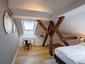 アティック・フラット（屋根裏） München Glockenbachviertel 03 1. 寝室 12963
