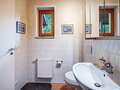 セミ・デタッチド・ハウス（一戸建てを二つに分けた家屋） Schäftlarn 01 ゲスト用 WC 13045