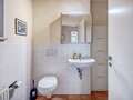 セミ・デタッチド・ハウス（一戸建てを二つに分けた家屋） Schäftlarn 03 ゲスト用 WC 13045