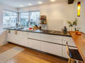 セミ・デタッチド・ハウス（一戸建てを二つに分けた家屋） München Solln 02 キッチン 13810