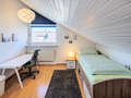 セミ・デタッチド・ハウス（一戸建てを二つに分けた家屋） Pullach im Isartal 01 3.　寝室 14381