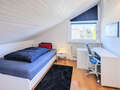 セミ・デタッチド・ハウス（一戸建てを二つに分けた家屋） Pullach im Isartal 01 2.　寝室 14381