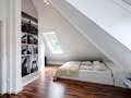 セミ・デタッチド・ハウス（一戸建てを二つに分けた家屋） Grünwald 01 3.　寝室 14454