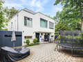 セミ・デタッチド・ハウス（一戸建てを二つに分けた家屋） München Waldtrudering 02 エントランス 14888
