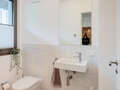 セミ・デタッチド・ハウス（一戸建てを二つに分けた家屋） Herrsching am Ammersee 01 ゲスト用 WC 14978