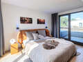 セミ・デタッチド・ハウス（一戸建てを二つに分けた家屋） Herrsching am Ammersee 02 1. 寝室 14978