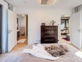 セミ・デタッチド・ハウス（一戸建てを二つに分けた家屋） Herrsching am Ammersee 03 1. 寝室 14978