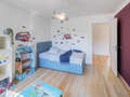 セミ・デタッチド・ハウス（一戸建てを二つに分けた家屋） Herrsching am Ammersee 02 1つめの子供部屋 14978