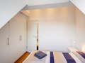 アティック・フラット（屋根裏） München Schwabing 03 寝室 5576