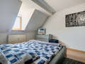 アティック・フラット（屋根裏） München Haidhausen 02 寝室 9579