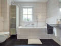 庭付き住宅 München Forstenried 01 浴室 9703