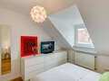アティック・フラット（屋根裏） München Thalkirchen 02 寝室 9893
